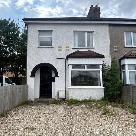 Semesterbostad Whole House… It Is What It Is Bristol