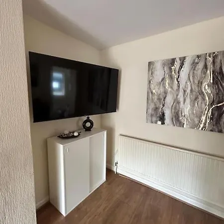 Whole House… It Is What It Is Semesterbostad Bristol