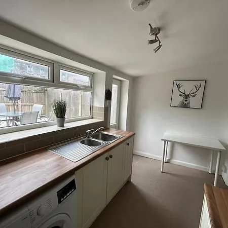 Whole House… It Is What It Is Feriehus Bristol